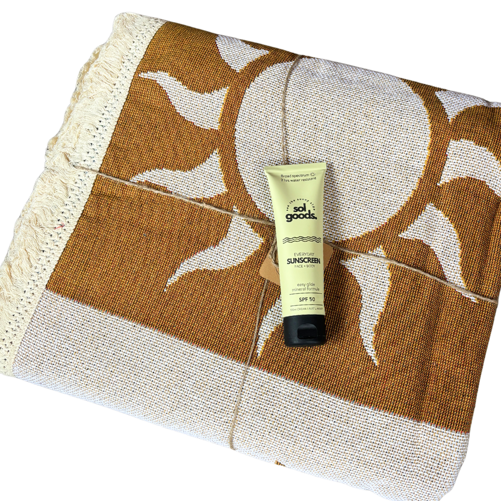 Bundle Throw + Everyday Sunscreen Tube (save 40%)